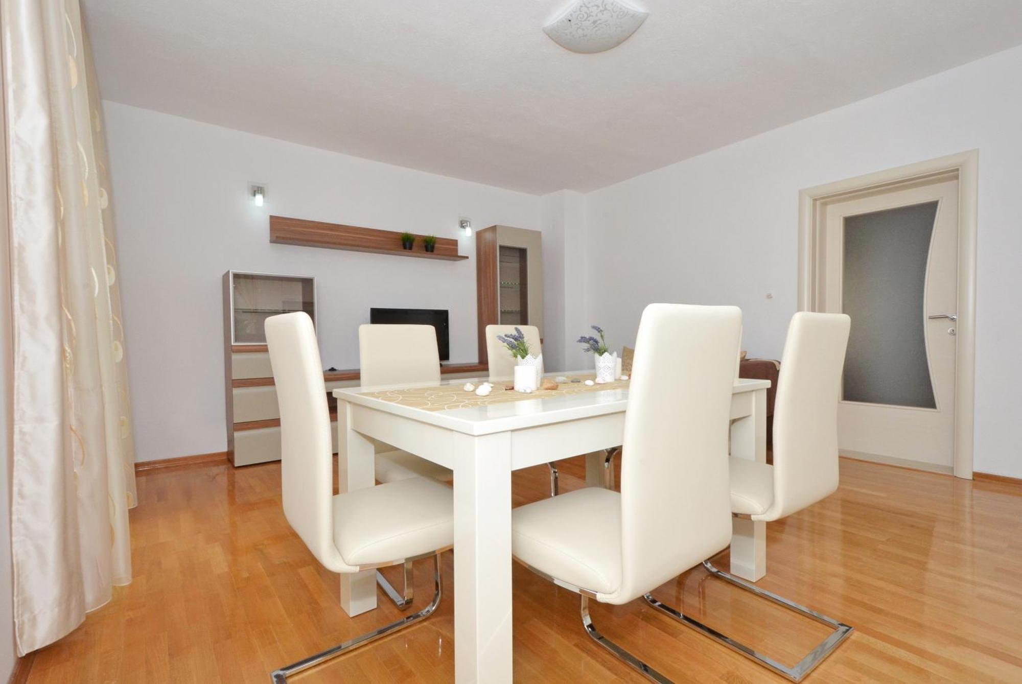 Apartments With A Parking Space Arbanija, Ciovo - 5228 Trogir Room photo