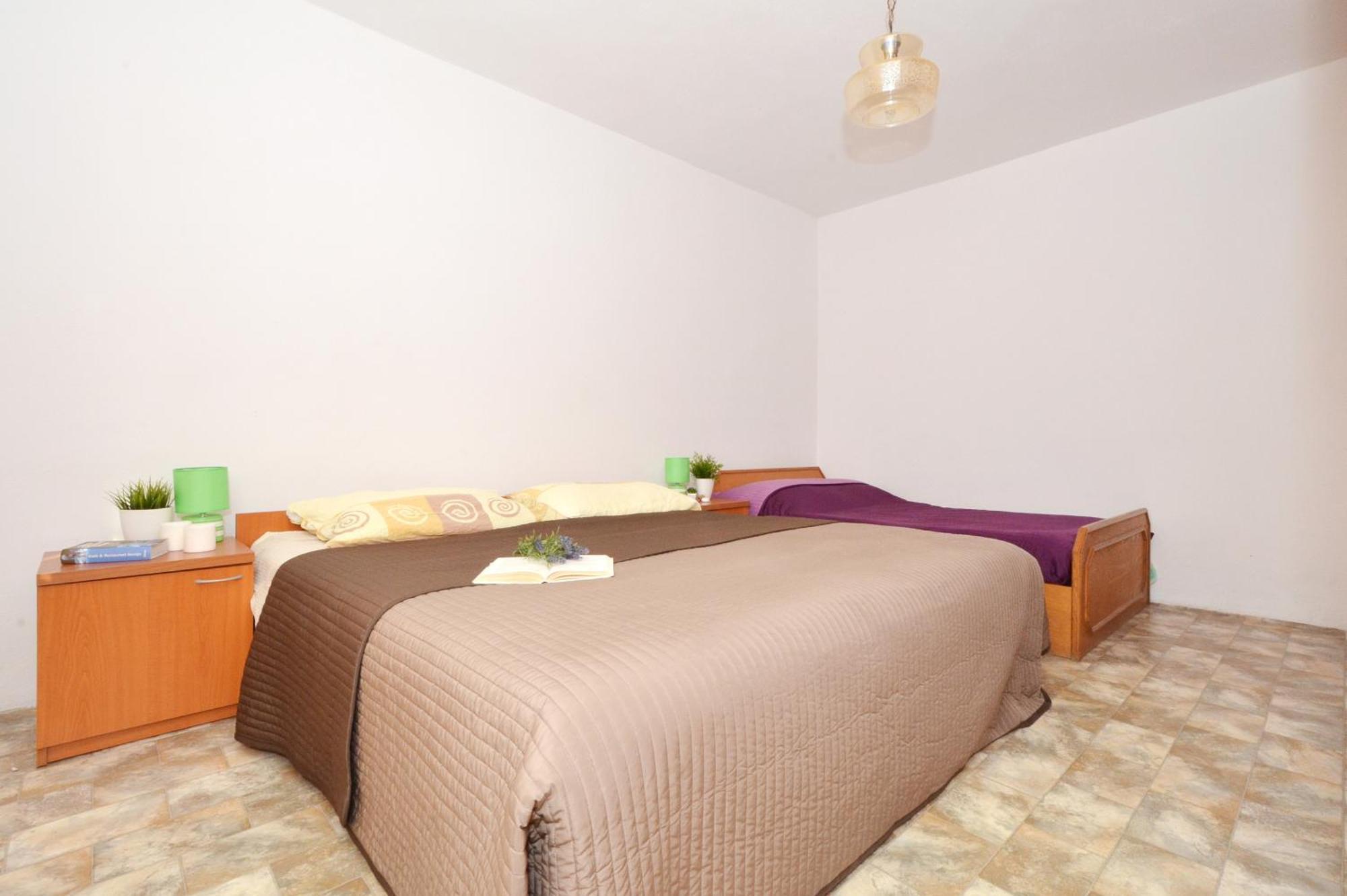 Apartments With A Parking Space Arbanija, Ciovo - 5228 Trogir Room photo