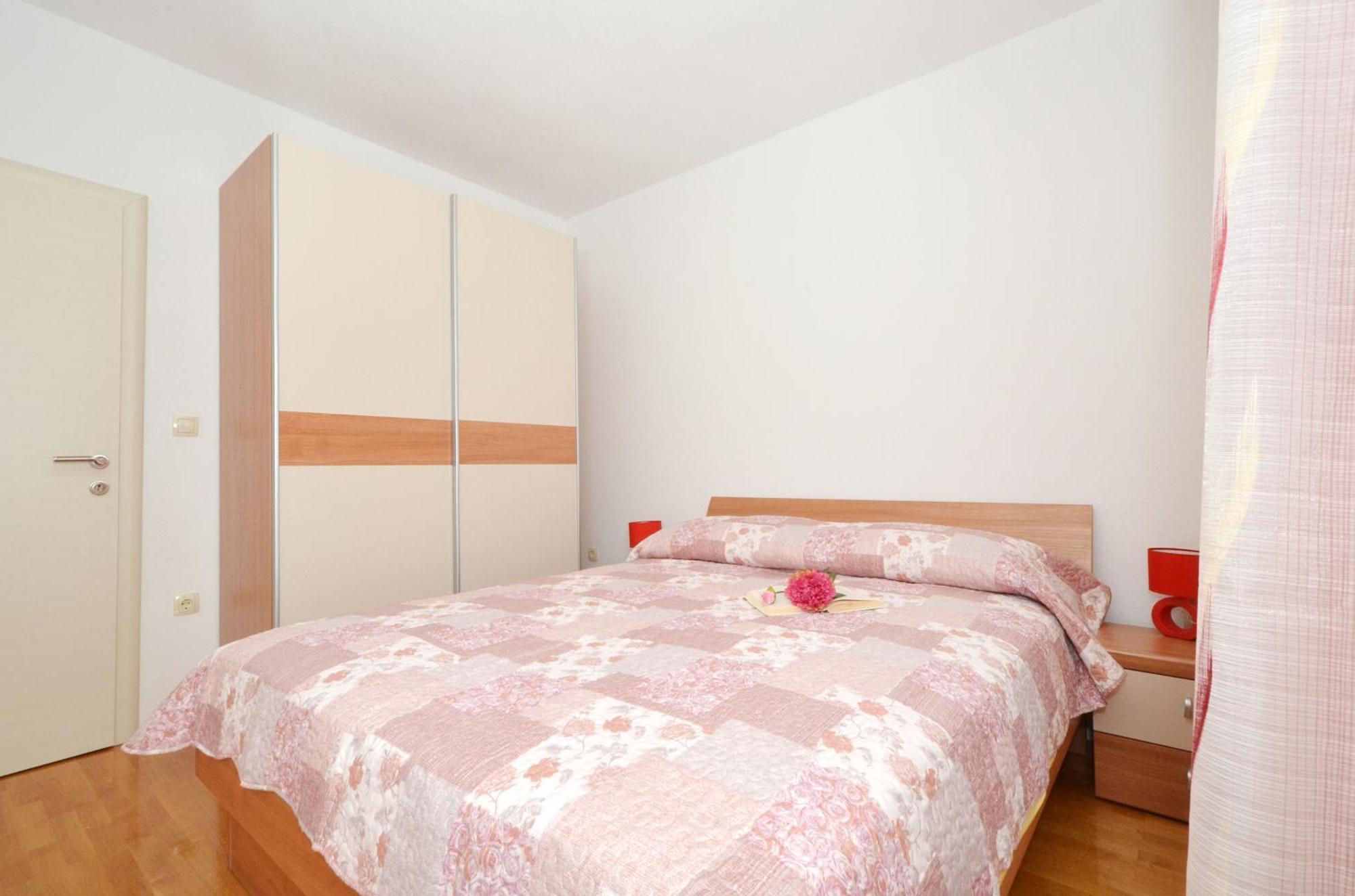 Apartments With A Parking Space Arbanija, Ciovo - 5228 Trogir Room photo