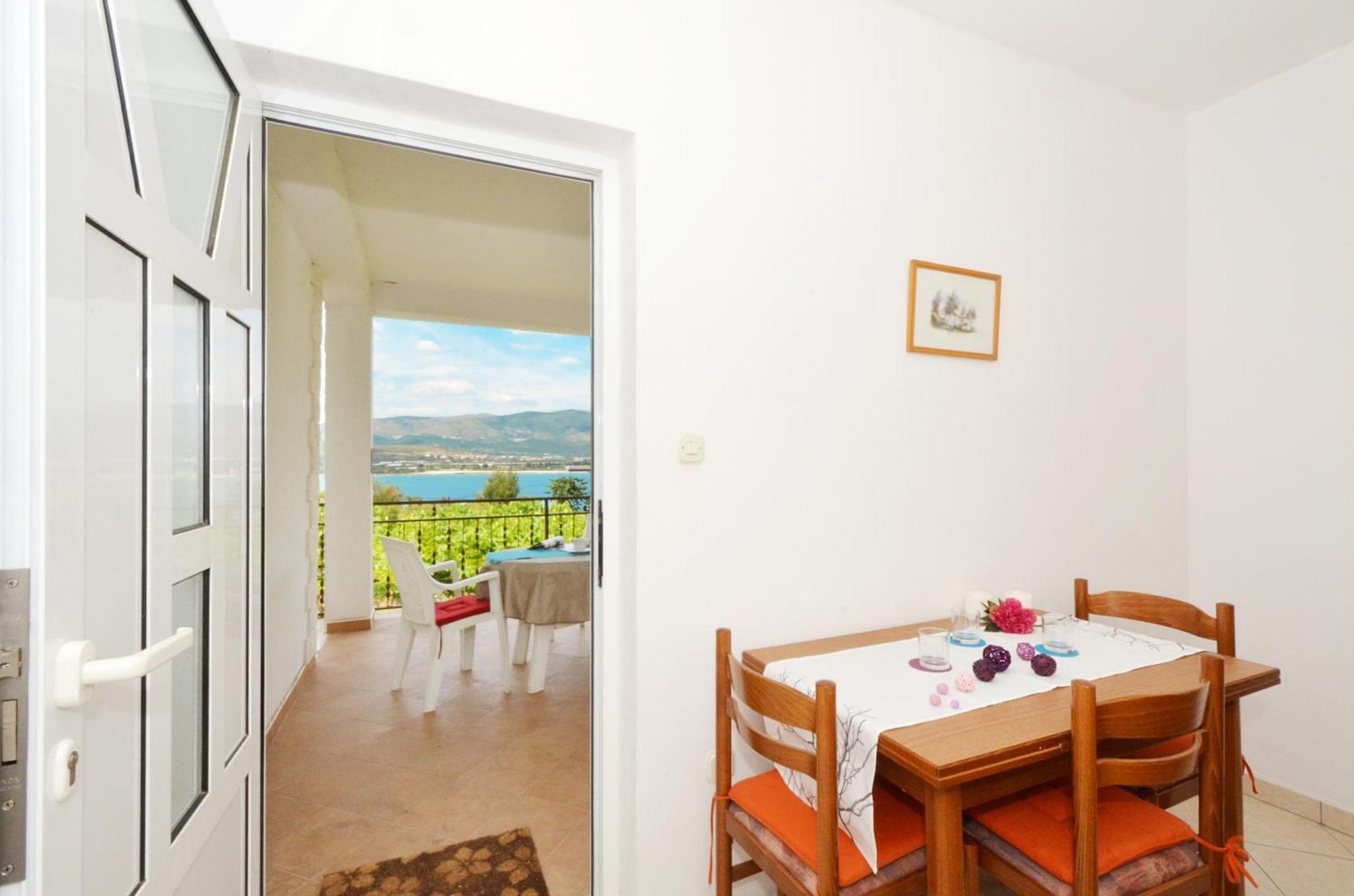 Apartments With A Parking Space Arbanija, Ciovo - 5228 Trogir Room photo